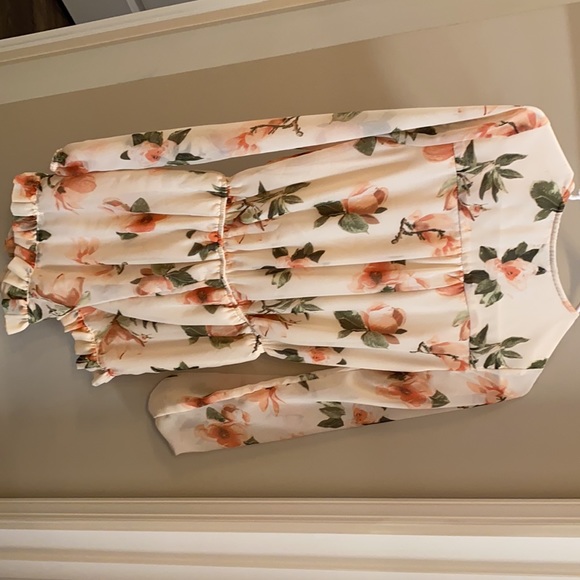 Flowered romper - Picture 2 of 2